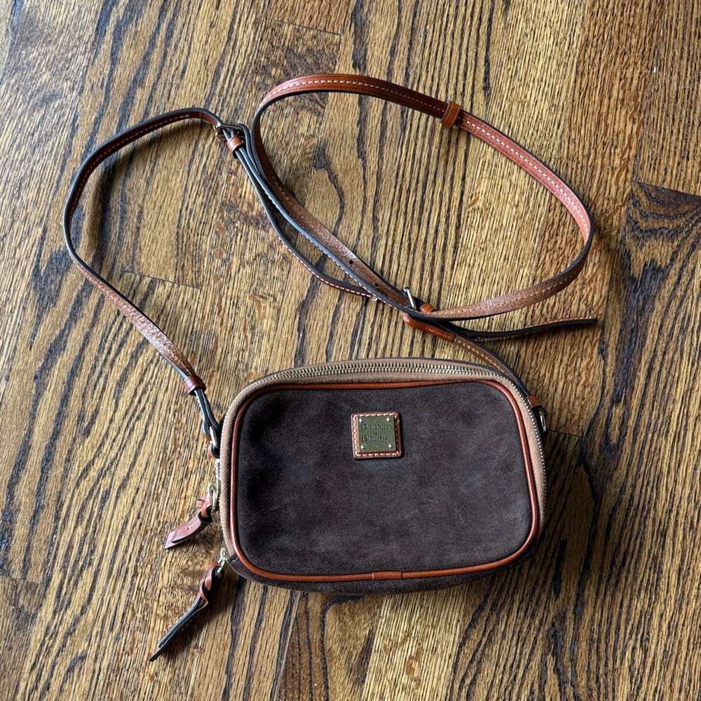 B10 Dooney & Bourke Women’s Brown Crossbody Bag